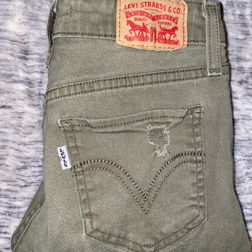 Levi’s Olive Green Super Skinny Jeans  Size 25